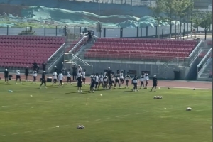 假期结束！青岛西海岸今天重新集结，进行恢复训练