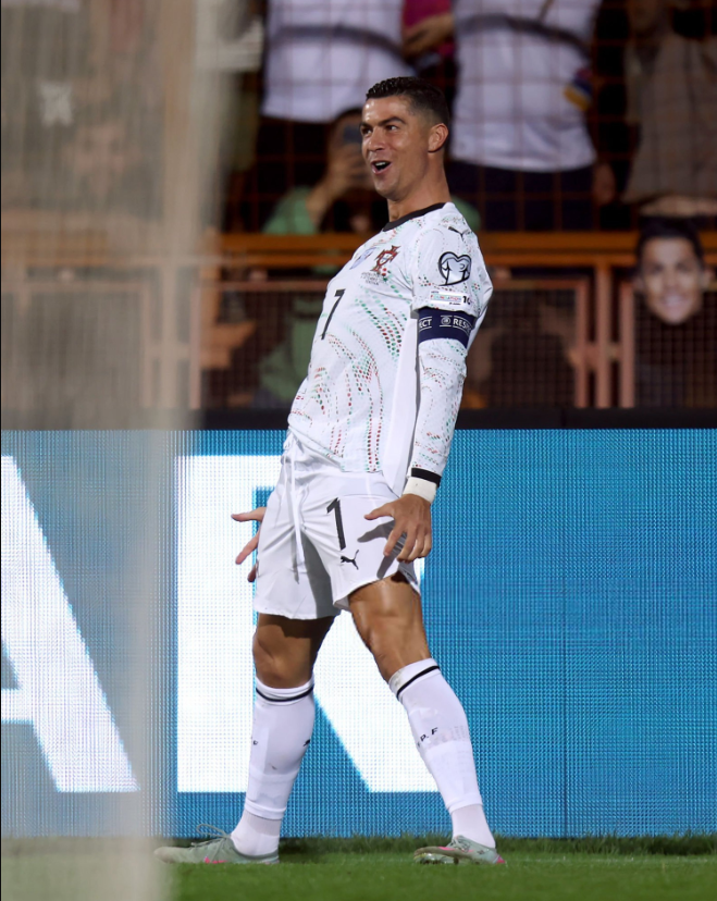 金喜体育全站下载-豪门狂欢夜！英格兰8连斩鱼腩，C罗一战超梅西，葡萄牙造5-0惨案